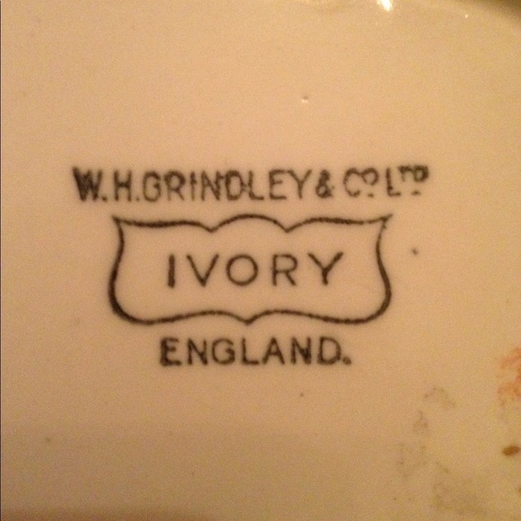 - Antique Gravy Boat. W.H Grindley, England. - Picture 2 of 2